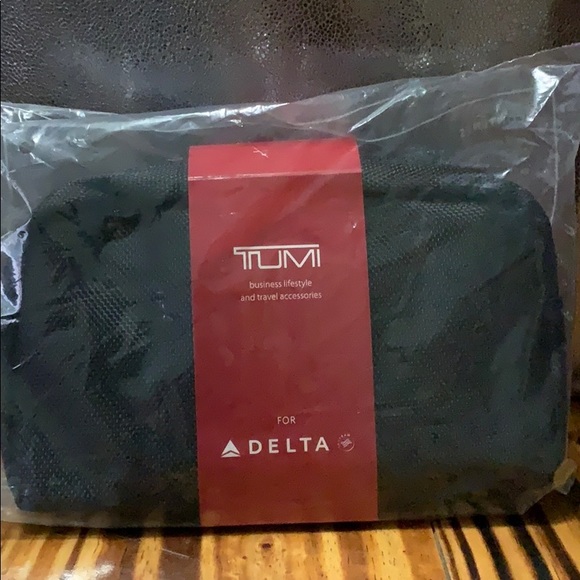 Tumi Other - TUMI For Delta -Travel Case & Accessories